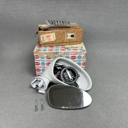 Espejo retrovisor derecho...