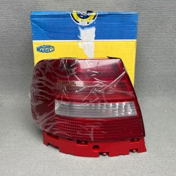 Piloto trasero izquierdo...