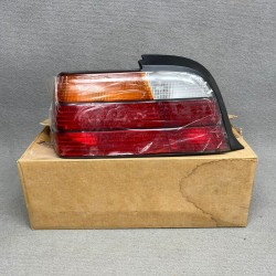 Piloto trasero izquierdo...