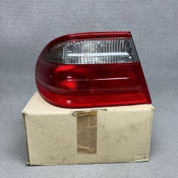 Piloto trasero izquierdo...