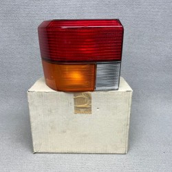 Piloto trasero izquierdo...