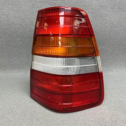 Piloto trasero derecho...