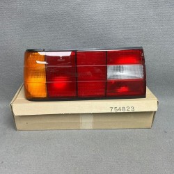 Piloto trasero izquierdo...