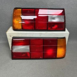 Piloto trasero izquierdo...