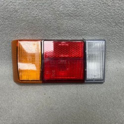 Piloto trasero izquierdo...