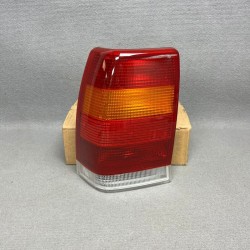 Piloto trasero izquierdo...