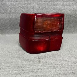 Piloto trasero izquierdo...