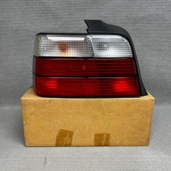 Piloto trasero izquierdo...